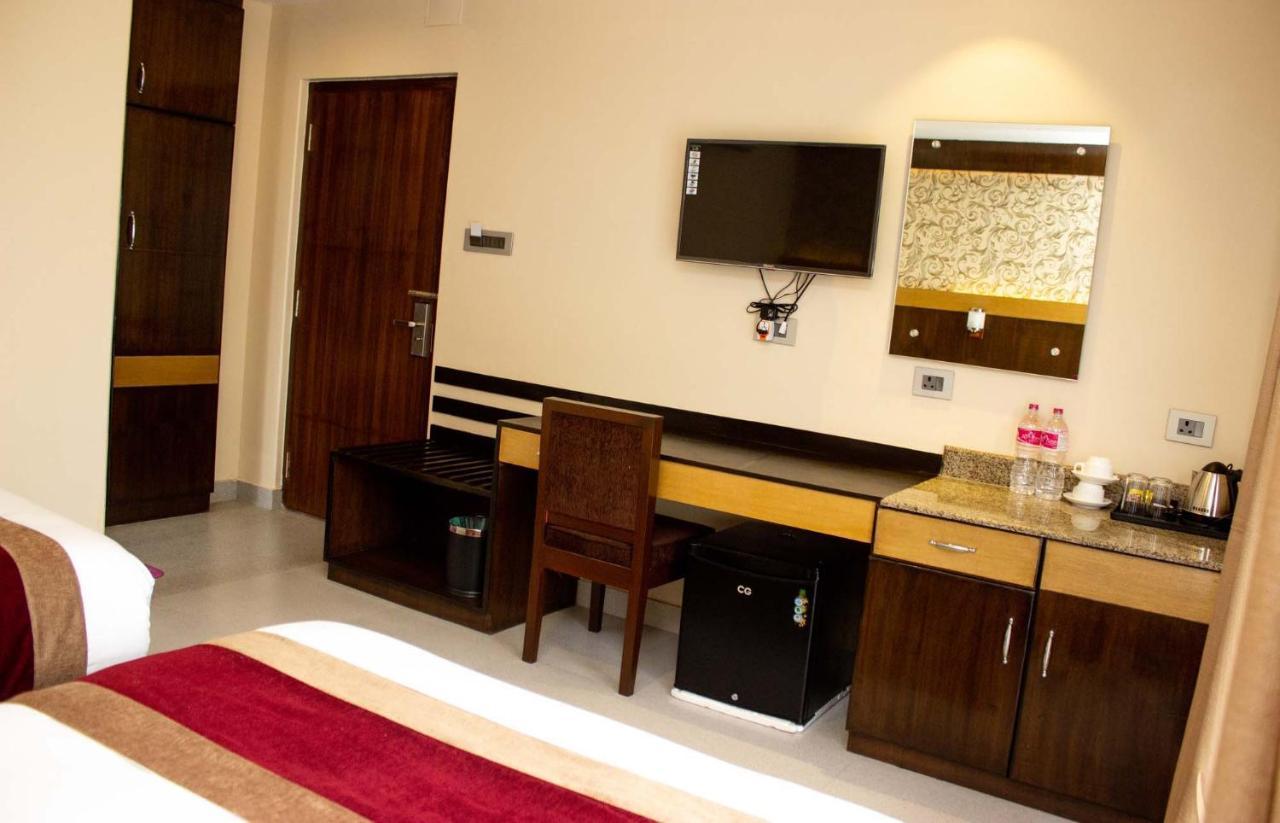 Hotel Silverline Pokhara Exterior photo