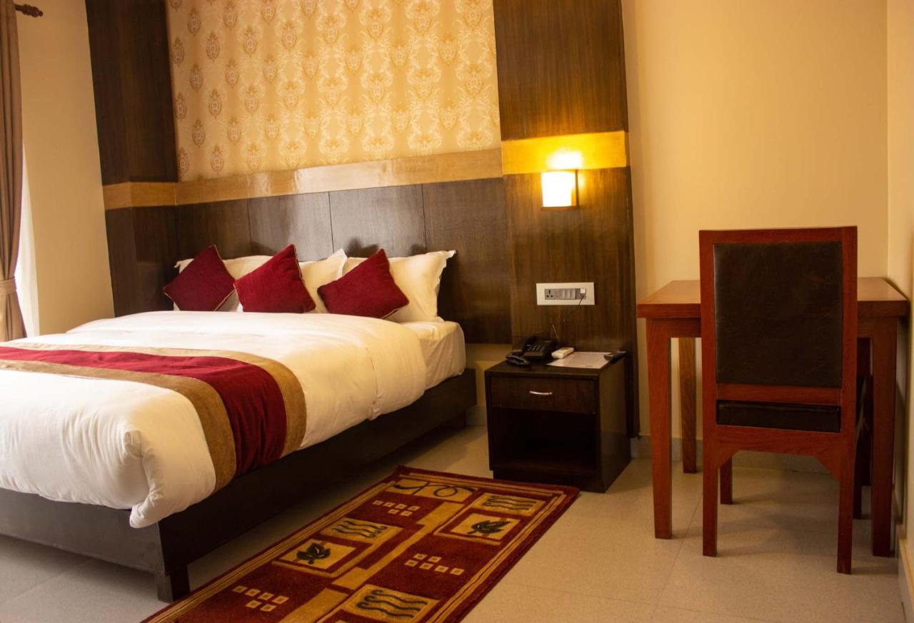 Hotel Silverline Pokhara Exterior photo