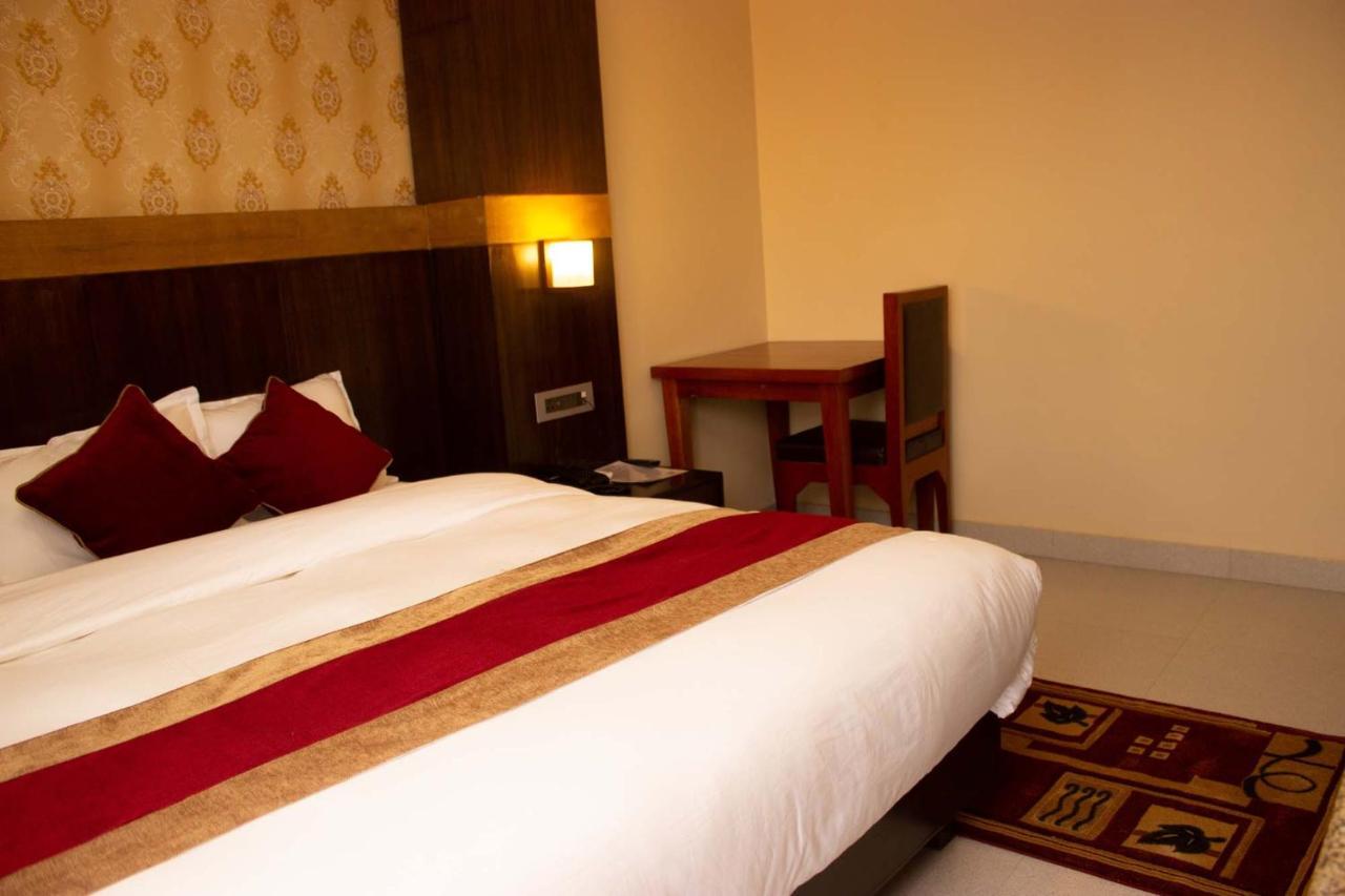 Hotel Silverline Pokhara Exterior photo
