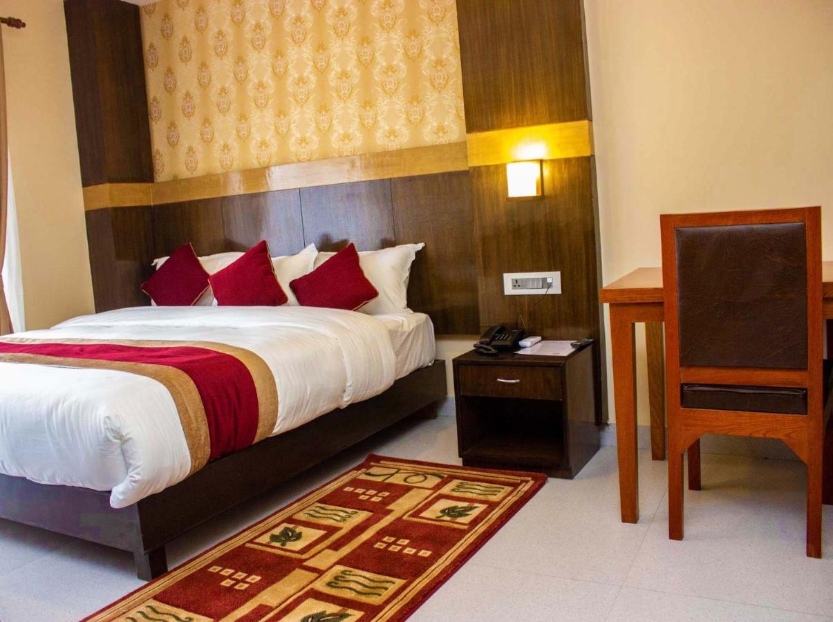 Hotel Silverline Pokhara Exterior photo